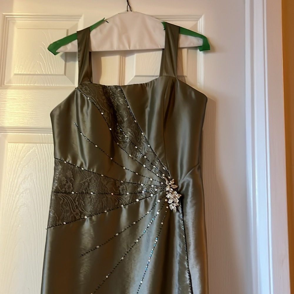 Dress - Picture 3 of 3